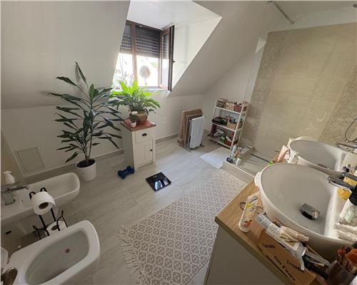 Casa individuala moderna 5 camere si curte 450 mp pe Calea Poplacii