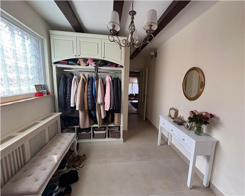 Casa individuala moderna 5 camere si curte 450 mp pe Calea Poplacii