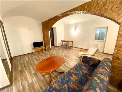 Apartament la vila 82 mp utili 2 camere 2 bai in Parcul Sub Arini