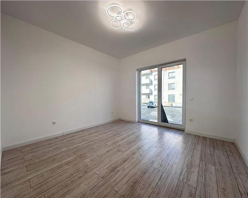 Apartament la cheie 3 camere balcon curte parcare zona Supeco