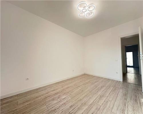 Apartament la cheie 3 camere balcon curte parcare zona Supeco