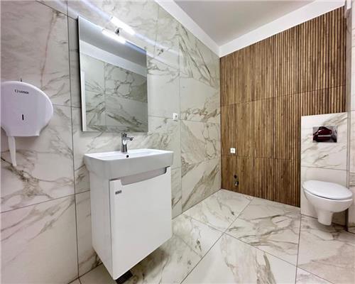 Apartament la cheie 3 camere balcon curte parcare zona Supeco