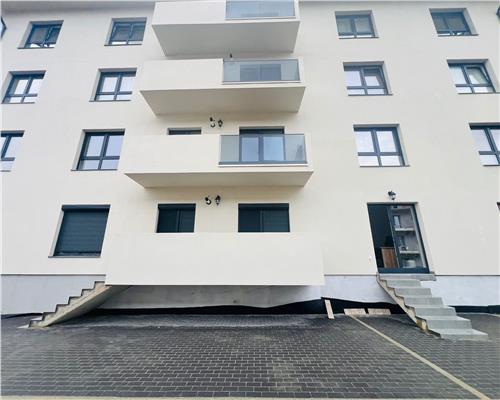 Apartament la cheie 3 camere balcon curte parcare zona Supeco