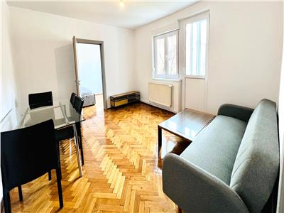 Apartament renovat cu 2 camere si balcon inchis pe Str Goraslau