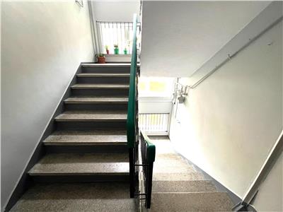 Apartament renovat cu 2 camere si balcon inchis pe Str Goraslau