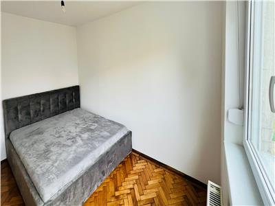 Apartament renovat cu 2 camere si balcon inchis pe Str Goraslau