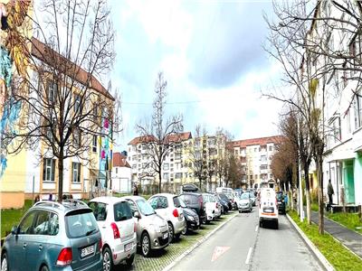 Apartament renovat cu 2 camere si balcon inchis pe Str Goraslau