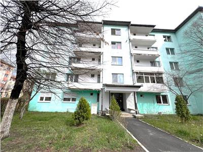 Apartament renovat cu 2 camere si balcon inchis pe Str Goraslau