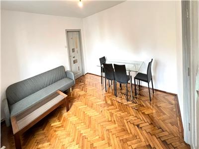 Apartament renovat cu 2 camere si balcon inchis pe Str Goraslau