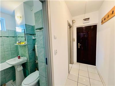 Apartament renovat cu 2 camere si balcon inchis pe Str Goraslau