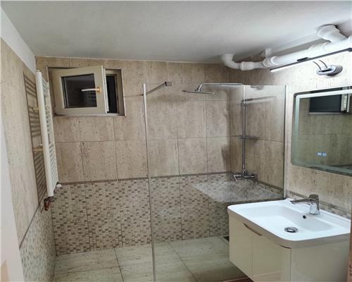 Apartament 3 camere 56mp balcon etaj intermediar zona Centrala