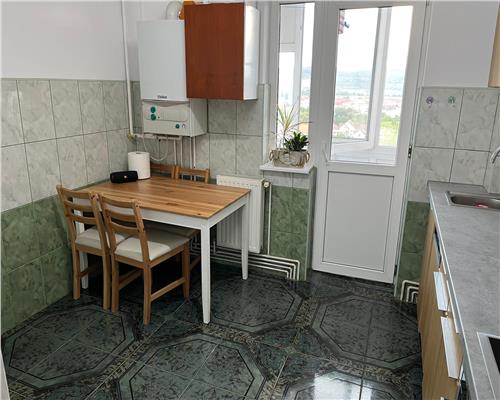 Apartament cu 3 camere decomandat si balcon in Vasile Aaron