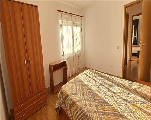 Apartament 4 camere decomandat 87 mpu in zona Strand
