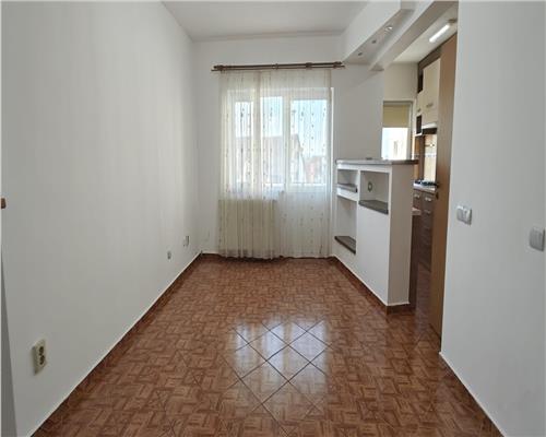 Apartament 4 camere decomandat 87 mpu in zona Strand