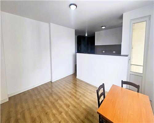 Apartament 3 camere decomandat 81mp 2 balcoane zona Supeco