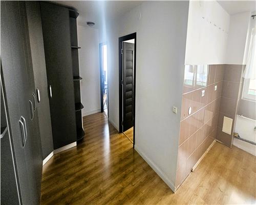 Apartament 3 camere decomandat 81mp 2 balcoane zona Supeco