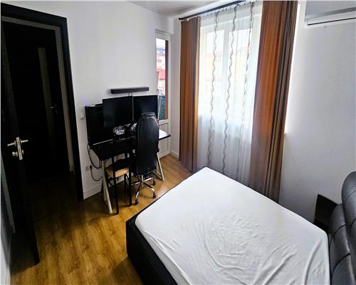 Apartament 3 camere decomandat 81mp 2 balcoane zona Supeco