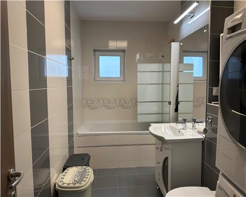 Apartament 3 camere balcon si loc parcare zona Doamna Stanca