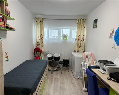 Apartament 3 camere balcon si loc parcare zona Doamna Stanca