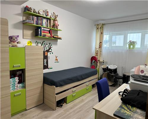 Apartament 3 camere balcon si loc parcare zona Doamna Stanca