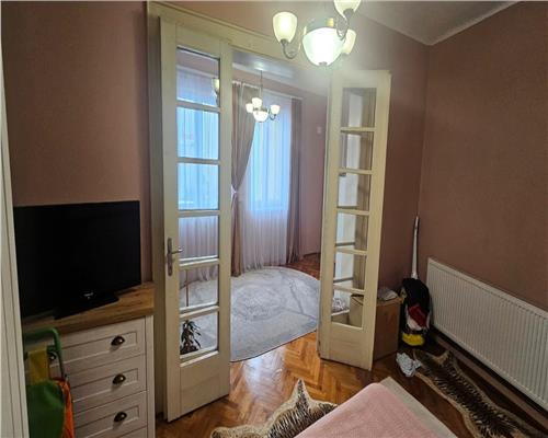 Apartament 3 camere decomandat 93mp renovat zona Orasul de Jos