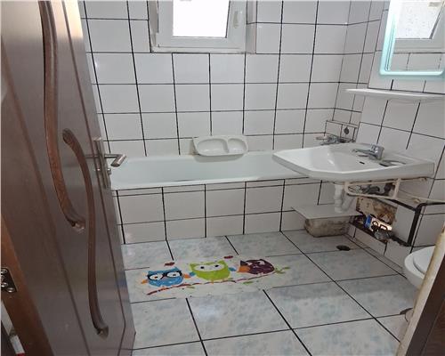 Apartament 3 camere parter inalt cu pivnita Vasile Aaron