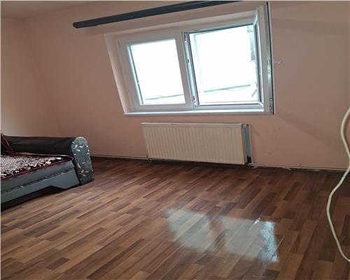 Apartament 3 camere parter inalt cu pivnita Vasile Aaron