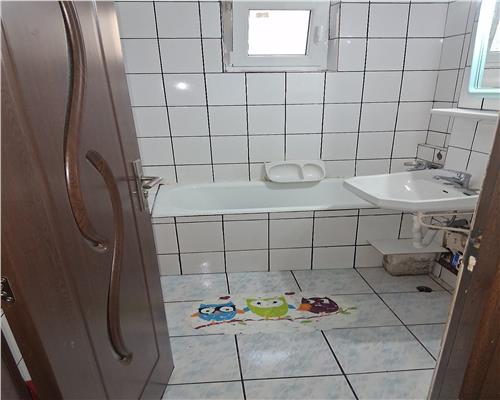 Apartament 3 camere parter inalt cu pivnita Vasile Aaron