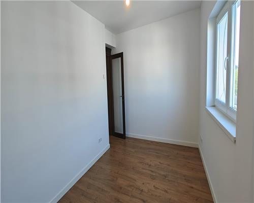 Apartament 3 camere cu balcon loc parcare zona Kogalniceanu