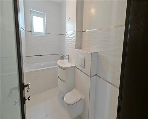 Apartament 3 camere cu balcon loc parcare zona Kogalniceanu