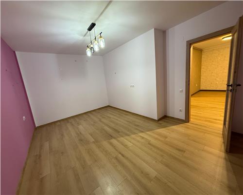 Spatiu birouri 3 camere curte 100 mp si 2 parcari Turnisor