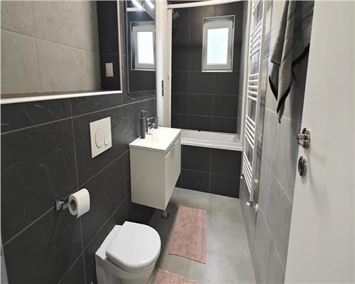 Apartament mobilat 3 camere parcare terasa zona centrala