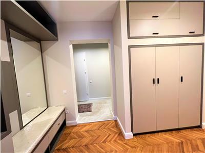 Apartament lux 3 camere decomandat etajul 1 zona centrala