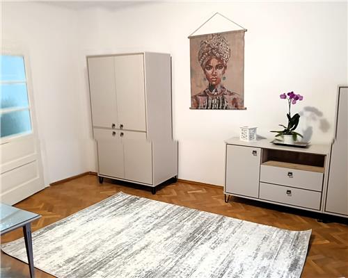Apartament la casa recent renovat 3 camere 90mp langa parcul Sub Arini