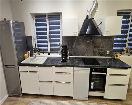 Casa individuala cu 5 camere 2 bai si 700 mp teren in Cisnadie