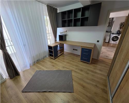 Apartament de LUX 3 camere 2 bai 2 balcoane si piscina zona Mall