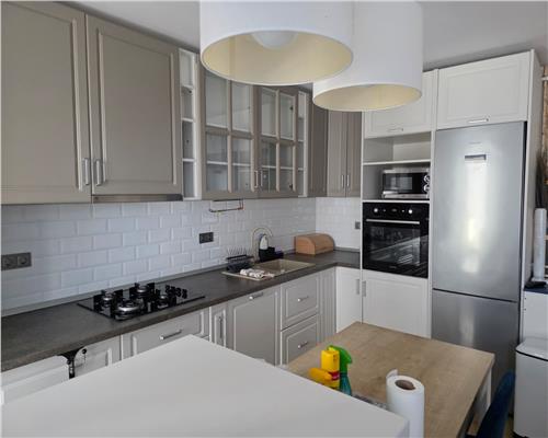 Apartament de LUX 3 camere 2 bai 2 balcoane si piscina zona Mall