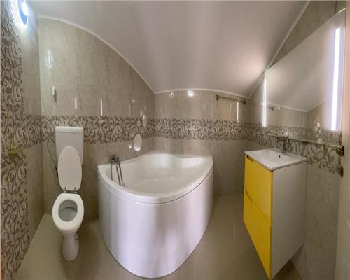 Casa pretabila muncitori cu 4 camere si 3 bai in Sura Mare