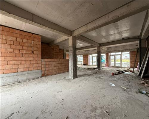 Spatiu comercial 137  mpu 3 intrari si 3 parcari pretabil afacere