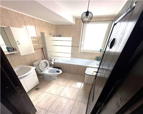 Casa mobilata 4 camere 2 bai si curte in Arhitectilor