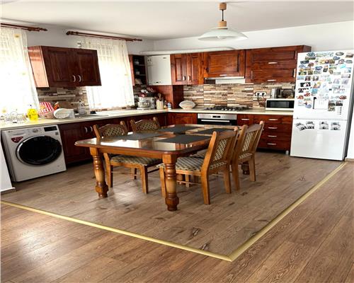 Casa mobilata 4 camere 2 bai si curte in Arhitectilor