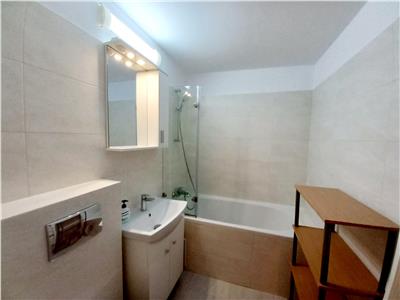 Apartament 4 camere 2 balcoane recent renovat in Strand