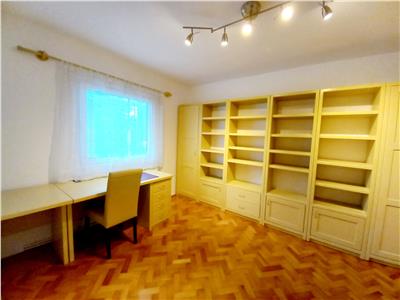 Apartament 4 camere 2 balcoane recent renovat in Strand