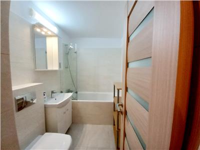 Apartament 4 camere 2 balcoane recent renovat in Strand