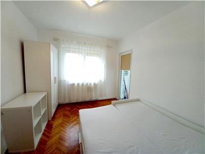Apartament 4 camere 2 balcoane recent renovat in Strand