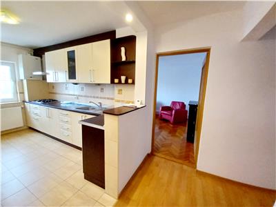 Apartament 4 camere 2 balcoane recent renovat in Strand