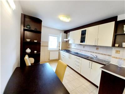 Apartament 4 camere 2 balcoane recent renovat in Strand