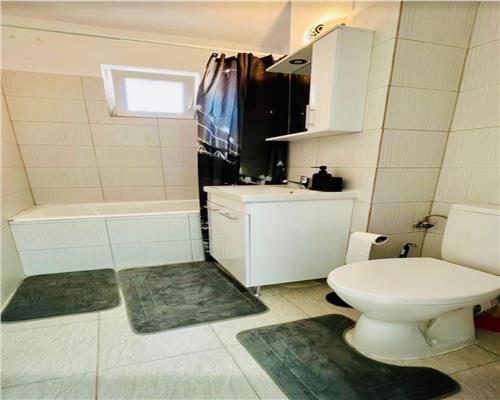 Apartament renovat etajul 2 cu 2 camere si balcon zona centrala