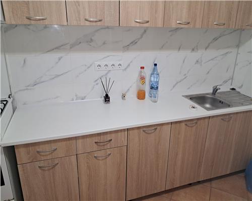 Garsoniera 24 mp etaj 1 bucatarie inchisa