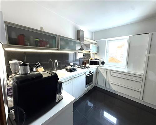 Apartament mobilat 68 mpu 3 camere 2 bai si pivnita in Turnisor